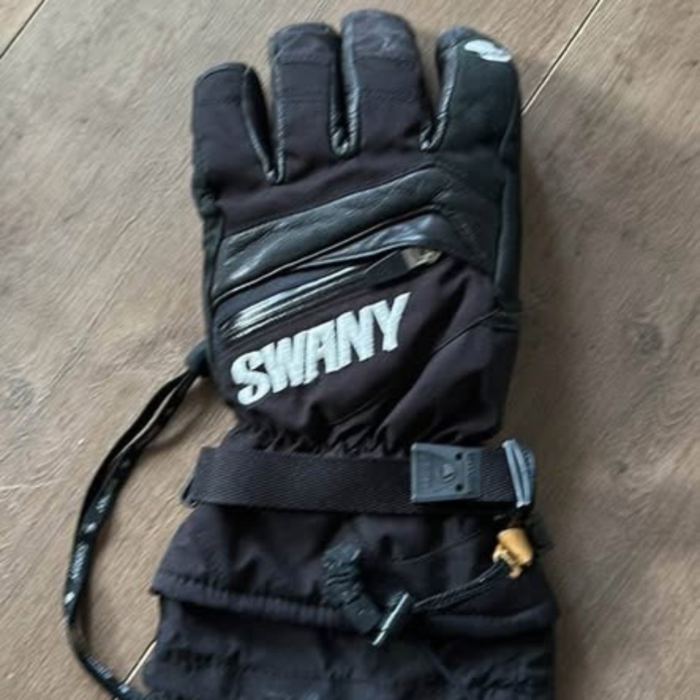 3x Gloves / Mittens